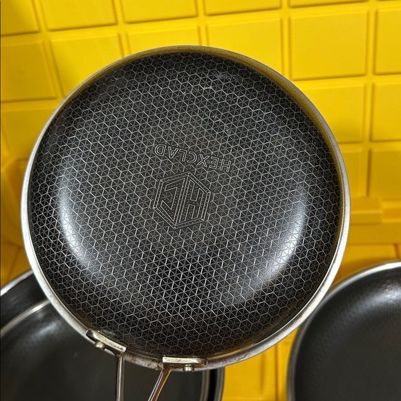 HEXCLAD 4 Piece Nonstick Stainless Steel Frying Pan Set 8,10 12” and Wok $600 - Picture 10 of 10